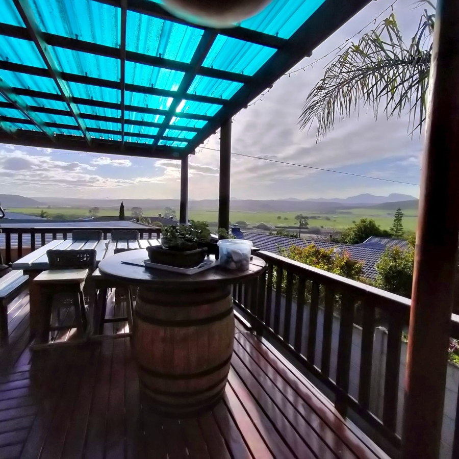 4 Bedroom Property for Sale in Fraaiuitsig Western Cape